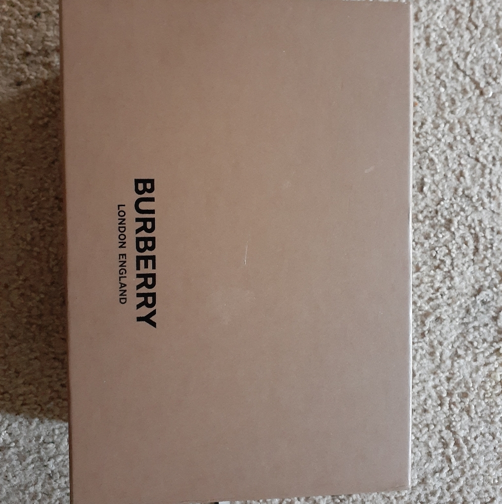 Burberry low top sneakers